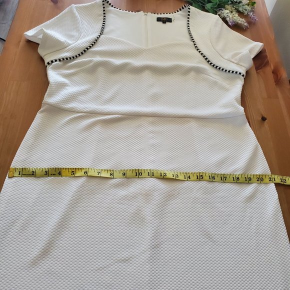 ILE NEW YORK Dress white heart neck - Picture 6 of 13